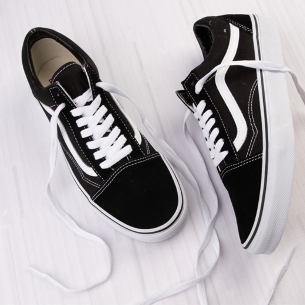 VANS Old Skool Skate Shoe - Black & White